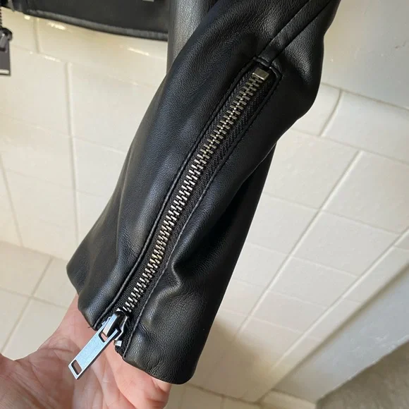 GAP Women's Classic began Leather Moto Jacket - Picture 4 of 6